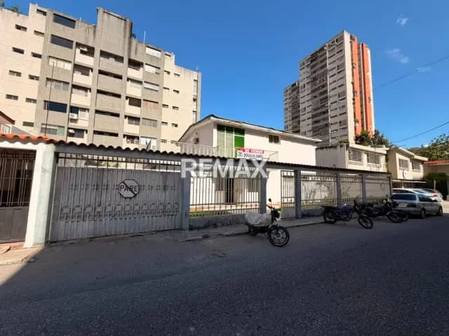 En venta! Casa comercial entre la Avenida Madrid y la Avenida Lara! Barquisimeto este!