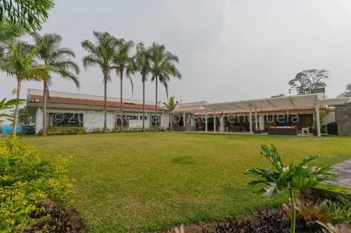 Casa En Venta En La Lagunita 2100 Metros De Terreno Caracas Jardin