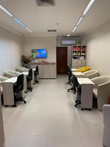 Se Vende Fondo De Comercio Spa De Uñas En Los Naranjos