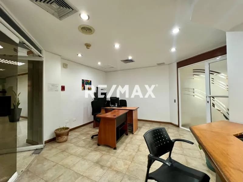 Alquiler Oficina Banco Industrial piso 9 oficina 1