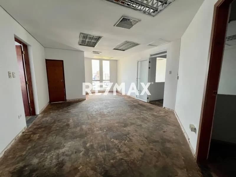 ALQUILER OFICINA EN GRIS BANCO INDUSTRIAL PISO 9 OFIC 2