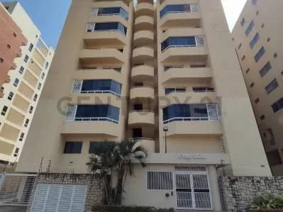 EN ALQUILER APARTAMENTO EN RESIDENCIAS PLAZA SUITES