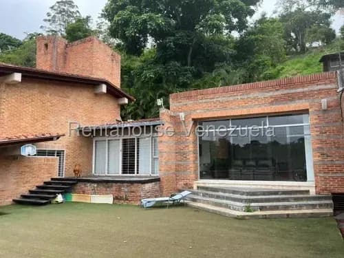 Casa En Venta, Equilibrio Perfecto Entre La Arquitectura Moderna, El Confort Y La Serenidad En Una De Las Zonas Más Exclusivas Y Seguras De El Hatillo Mls #26-21329
