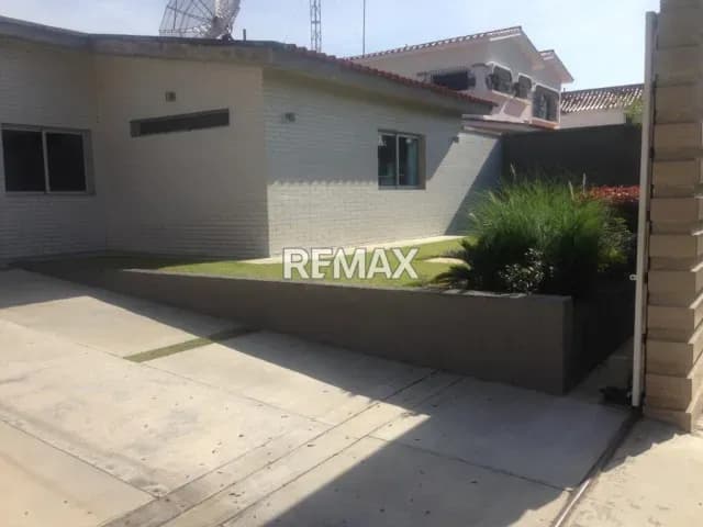 Venta Moderna Casa remodelada calle cerrada Vigilancia La Viña Valencia