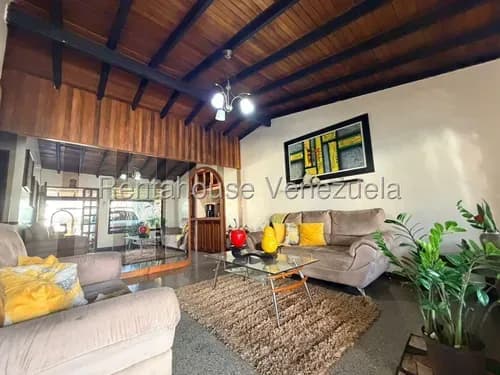 Rentahouse Lara Vende Amplia Casa De 2 Niveles En Av. Principal, Ideal Para Uso Comercial; 5 Hab, 2 Baños Y 2 Puestos. Cerca De Cc, Farmacias Y Colegios. ¡excelente Ubicación Y Potencial!