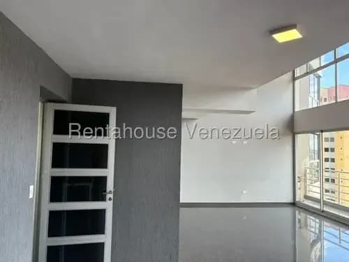 Apartamento En Obra Gris De 140m² Al Este: Dos Terrazas Con Vista Al Manto De María Y Maletero @eloisabermudez.rah