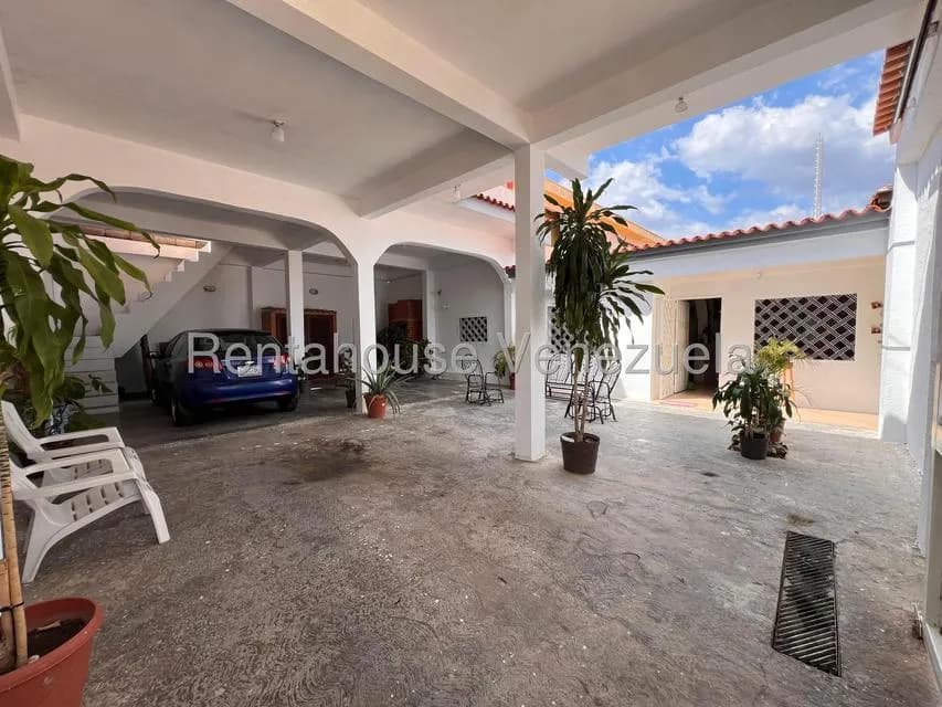 Casa (Multipes Niveles) en Venta en La Fontana, Aragua