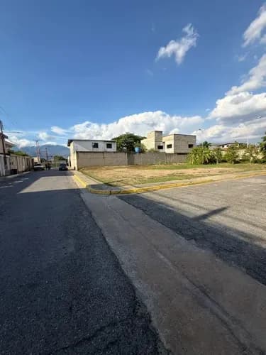 Venta De Parcela De Terreno En La Morita 1/urb. Villas Ingenio 2/la Morita/mariño/avma02
