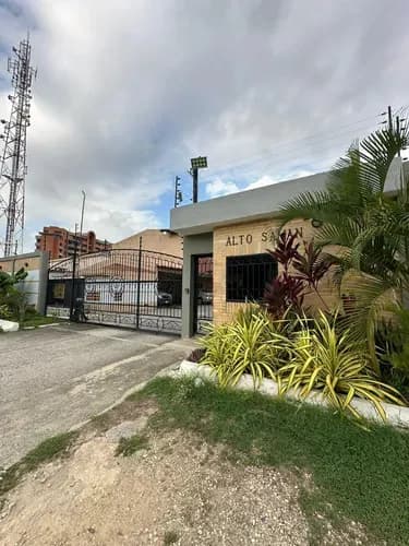 Mariana Vende Townhouse En Res Alto Saman Callejon Manongo Wilmer O