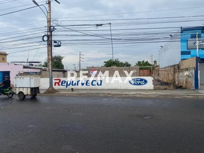 TERRENO EN VENTA UBICADO EN LA AVENIDA AMPARÓ