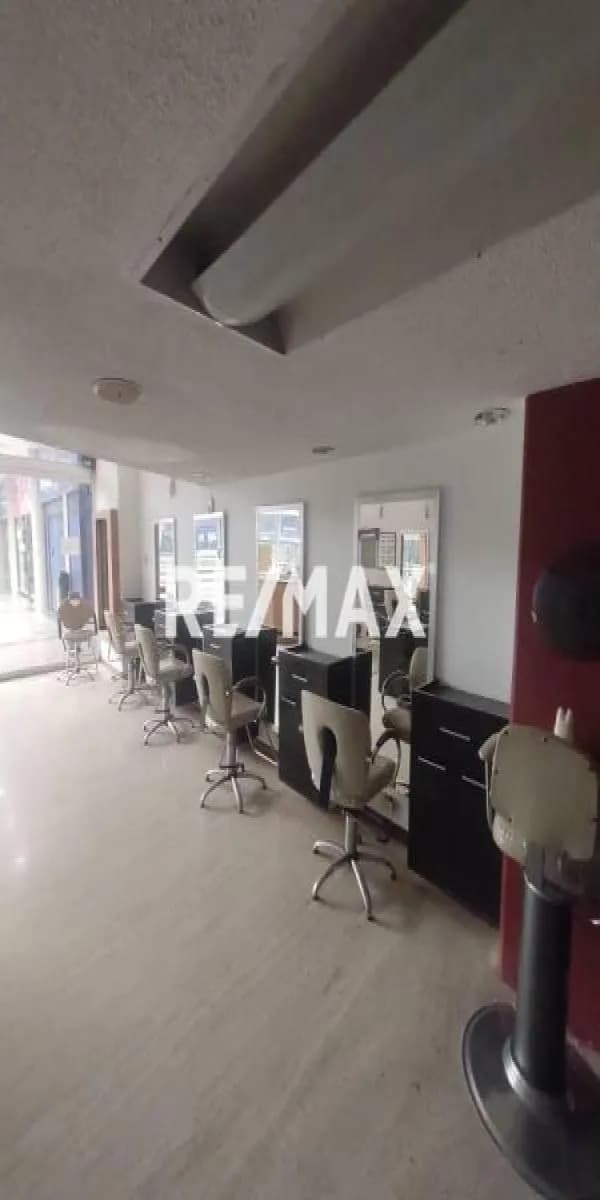 Se Vende Local Comercial en C C Galerias El Paraiso