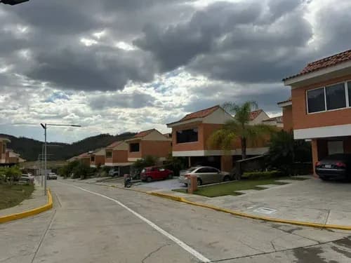 Yasmin Roa Vende Casa 405,37m2 En Lomas Del Country Cod 312833