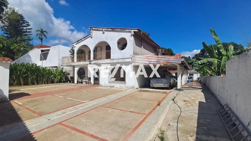 Vendo casa en urb. Guaparo a remodelar calle cerrada