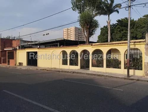 Excelente Oportunidad: Propiedad De 1000m² Con Casa Para Uso Comercial O Habitacional En El Centro De Barquisimeto @eloisabermudez.rah