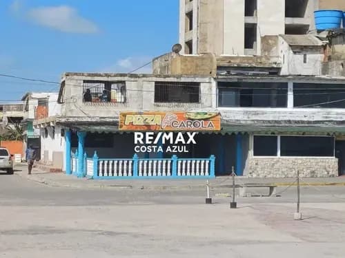 Remax Vende Casa Con Fin De Locales Comercial 180m2 Frente Al Malecon De Chichiriviche Falcon
