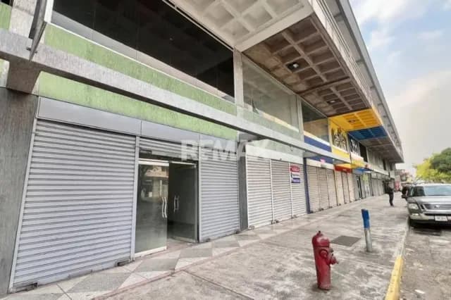 ¡SE VENDE LOCAL COMERCIAL EN LA 5TA AVENIDA!