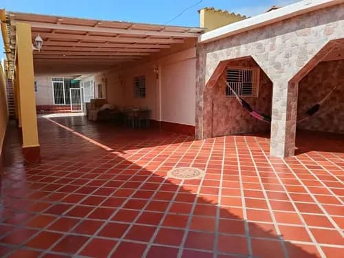 Re/max 2 Mil Vende Casa Con 3 Apartamentos, En Avenida Terranova, Calle San Francisco, Quinta Bárbara, Sector Genoves, Nueva Esparta, Isla De Margarita