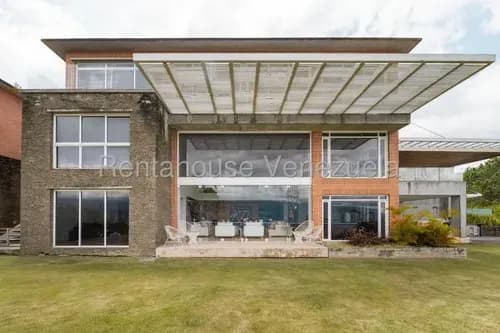 Agp Oportunidad! Casa En Venta En Alto Hatillo, En Calle Privada, Amplio Jardín 26-11504