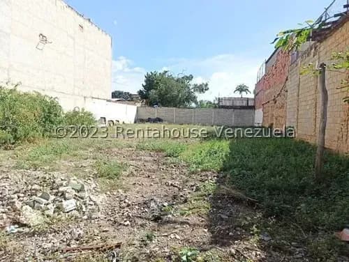 Terreno En Venta En Barquisimeto Zona Centro Codigo 2 4 6 1 8 2 Mildred Excelente Terreno Con Potencial Comercial Y Residencial Con Zonifican Centro Que Permite Construcción De Alta Densidad. Una Opo