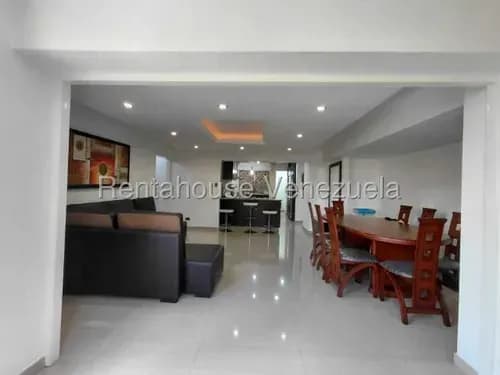 Apartamento En Alquiler Amplio La Urbina Db 26-20166