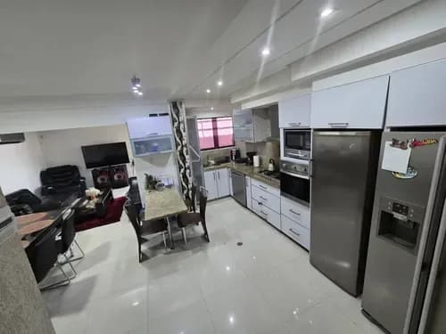 Town House En Venta En Mañongo Frente Al Sambil, Con 4 Habitaciones. Queda Con Cocina Equipada, 5 Aires Acondicionado Split. Equipado.