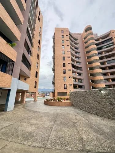 Henry Ofrece Apartamento Ubicación: Planta Baja En Res. Papiros, Urb. Mañongo (solo Clientes) Jac-drt