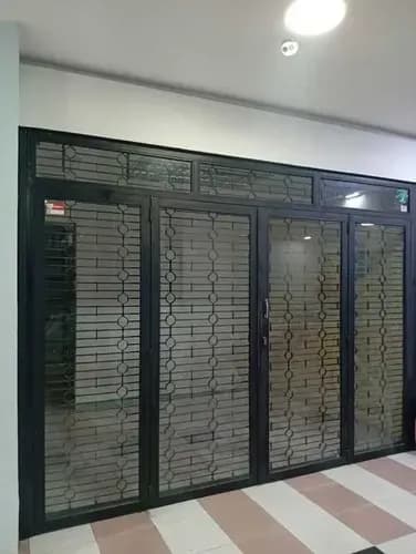 Excelente Oportunidad De Inversión Local En C. Comercial En El Centro De Caracas. Ym