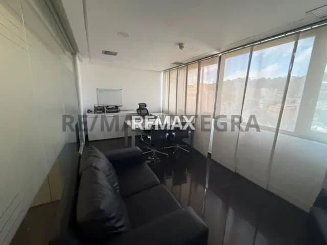Confort y Prestigio: Oficina de 128 m² con Estacionamiento Privado en el CCCT