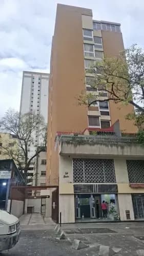 Alquilo Oficina Ubicada En Sabana Grande De 49,70m2.