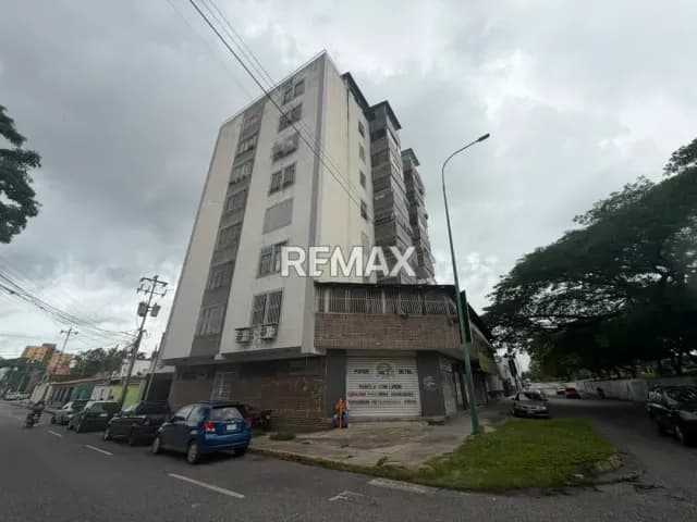 VENDO AMPLIO APARTAMENTO EN CENTRO ESTE BARQUISIMETO LARA