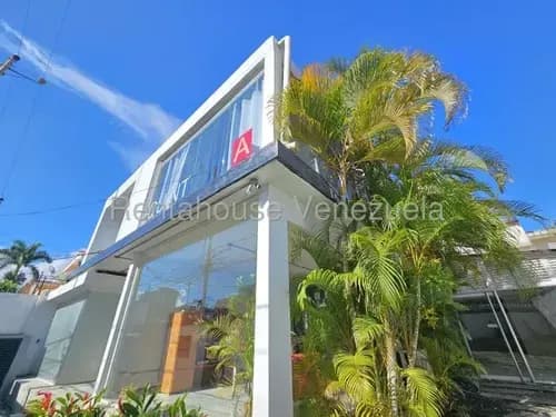 Gabi Alquila Oficina O Local En Barquisimeto Urb Del Este De Estilo Industrial Cod 26 12845 Con Luz Trifasica Moderna Fachada De Vidrio Y Mas! Contactame.
