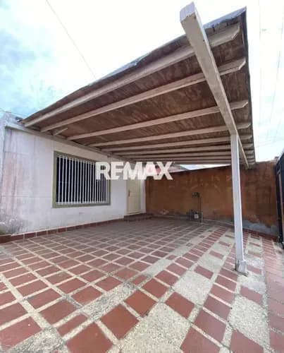Casa Con 4 Apartamentos En Agua De Vaca, Maneiro, Isla De Margarita Cod: 1742