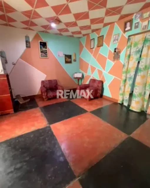 EN VENTA HERMOSA Y ACOGEDORA CASA UBICADA EN LA FLORESTA, VALERA CENTRO.
