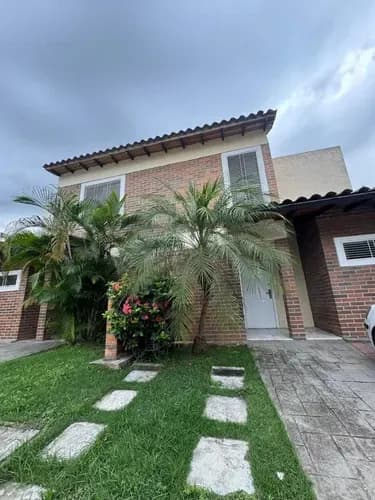 (mga) Townhouse Villa Orense El Rincón Jardín Mañongo