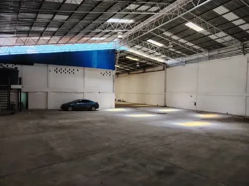 Alquiler Galpón Industrial 930m2 En La Yaguara, Caracas, Ubicado En Av. Principal