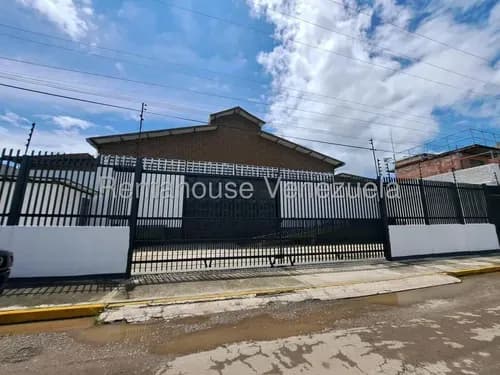 Se Alquila Imponente Galpon, Ubicado En Una Zona Estrategica De Guacara (#26-14781) Con Facil Acceso Para Vehiculos Pesados. Perfecto Para Deposito O Empresas. Cliente Directo
