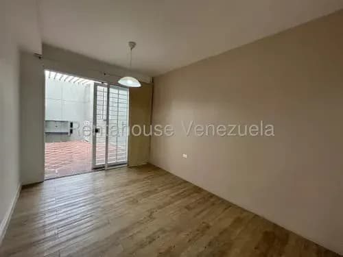 Daniela Linarez Vende Espectacular Casa Dúplex Con Espacios Amplios, Acabados De Primera, Hermosa Cocina Moderna, 5 Habitaciones, 5 Baños, Ubicada En Roca Del Valle Cabudare