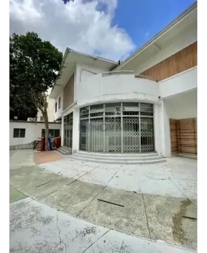 Casa Comercial En Alquiler 840 M2- Urb. Santa Mónica