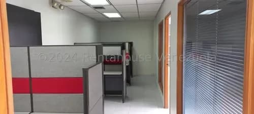 Los Samanes En Venta Excelente Oficina En Cómodo Y Bello Edificio Corporativo. 19539