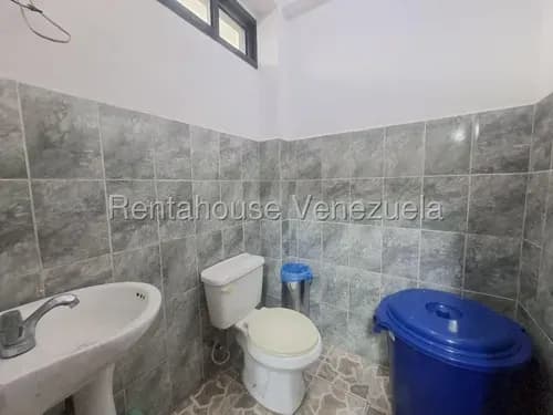 # 26-19983 Venta Excelente Local Comercial Con Baño Interno Centro Barquisimeto, Lara =aa=