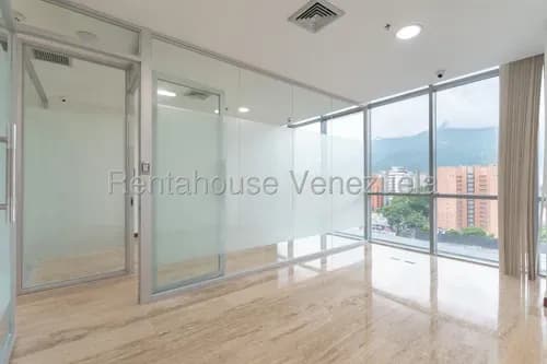 Oficina Comercial En Alquiler. Urb. Las Mercedes 26-4533 Neyla Cedeño.