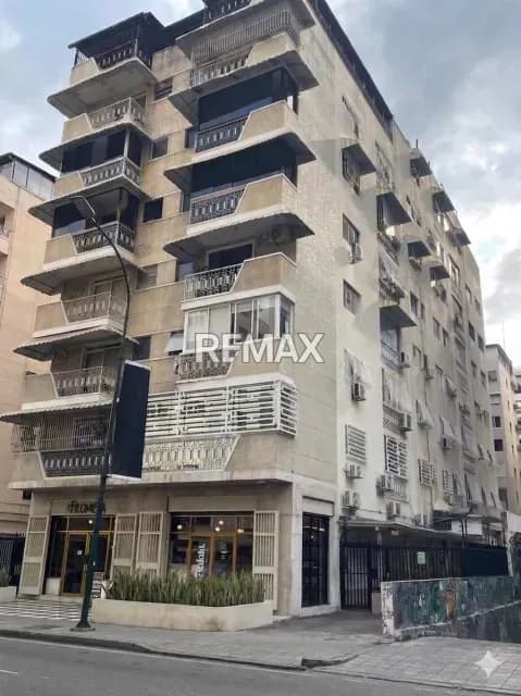 ALQUILER DE APARTAMENTO AMOBLADO Y EQUIPADO EN LOS PALOS GRANDES, CARACAS.