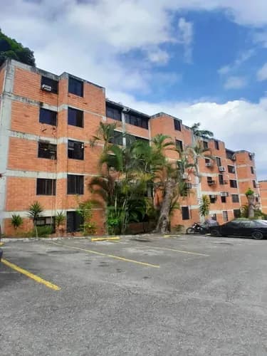 Apartamento En Venta Para Remodelar En Las Chimeneas, Valencia.