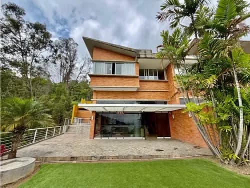 Se Vende Casa 740m2 + 147m2 Jardín 5h+s/4p Alto Hatillo