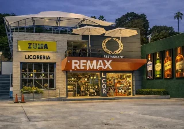 Espectacular licoreria-Bodegon y Rest Lounge