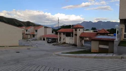 Townhouse En Venta Cumbres De La Esmeralda San Diego, Exclusivo Conjunto Con Una De Las Mejores Vistas Del Municipio. Cerca De Colegios, Universidades, Zona Comercial Facial Acceso. Dapo