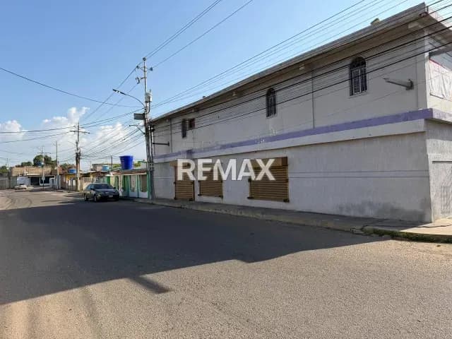 Espectacular local comercial para desarrollar todo tipo de actividad economica, ubicado a una cuadra de Circunvalacion 2