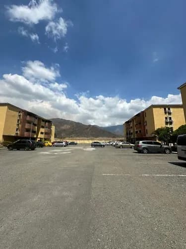 Venta De Amplio Apartamento Con Patio: Residencias Valparaíso San Diego