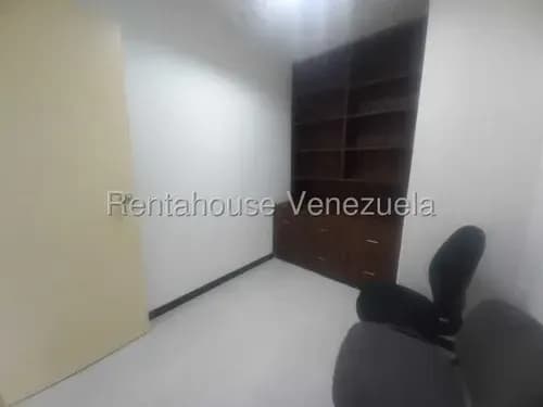 Oficina De 65 M2 Ubicada En Una Zona Estratégica, Mls #26-18977