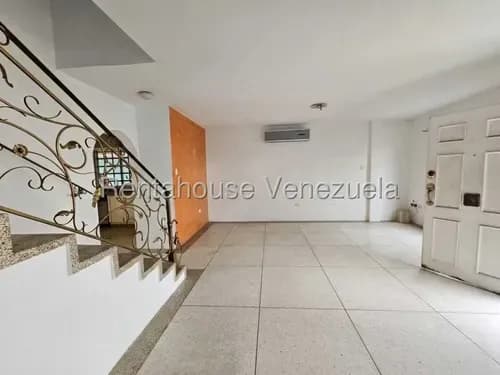 Asg Towhnhouse En Venta En Urb Villas Del Sol Av Aragua 26-18046